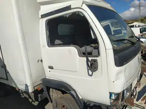 Foto de CERRADURA PUERTA DELANTERA DERECHA NISSAN CABSTAR 3.0 Diesel (125 CV / 92 KW)