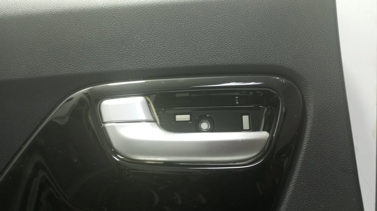 Foto de MANETA INTERIOR TRASERA IZQUIERDA KIA NIRO (SG2) Híbrido 104 kW (1.6 Ltr. - 77 kW) (141 CV / 104 KW) referencia 82610G5000