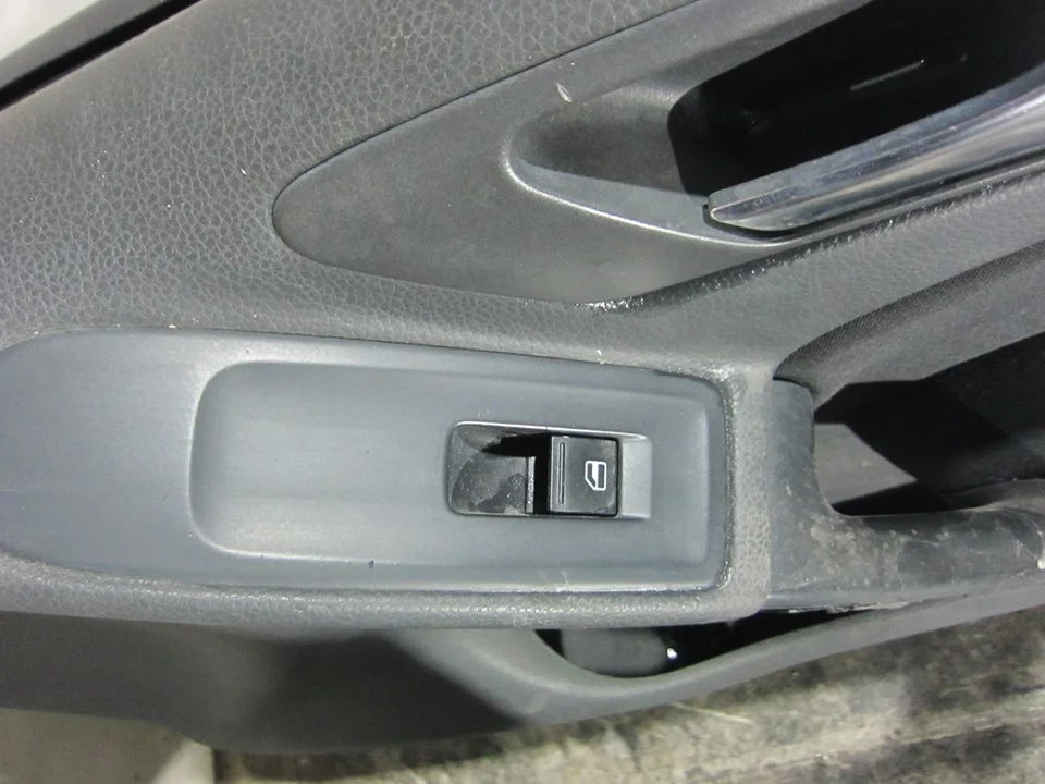 Foto de MANDO ELEVALUNAS DELANTERO DERECHO VOLKSWAGEN GOLF VI (5K1)(10.2008) 1.6 TDI DPF (105 CV / 77 KW) referencia 7L6959855B