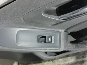 Foto de MANDO ELEVALUNAS DELANTERO DERECHO VOLKSWAGEN GOLF VI (5K1)(10.2008) 1.6 TDI DPF (105 CV / 77 KW) referencia 7L6959855B