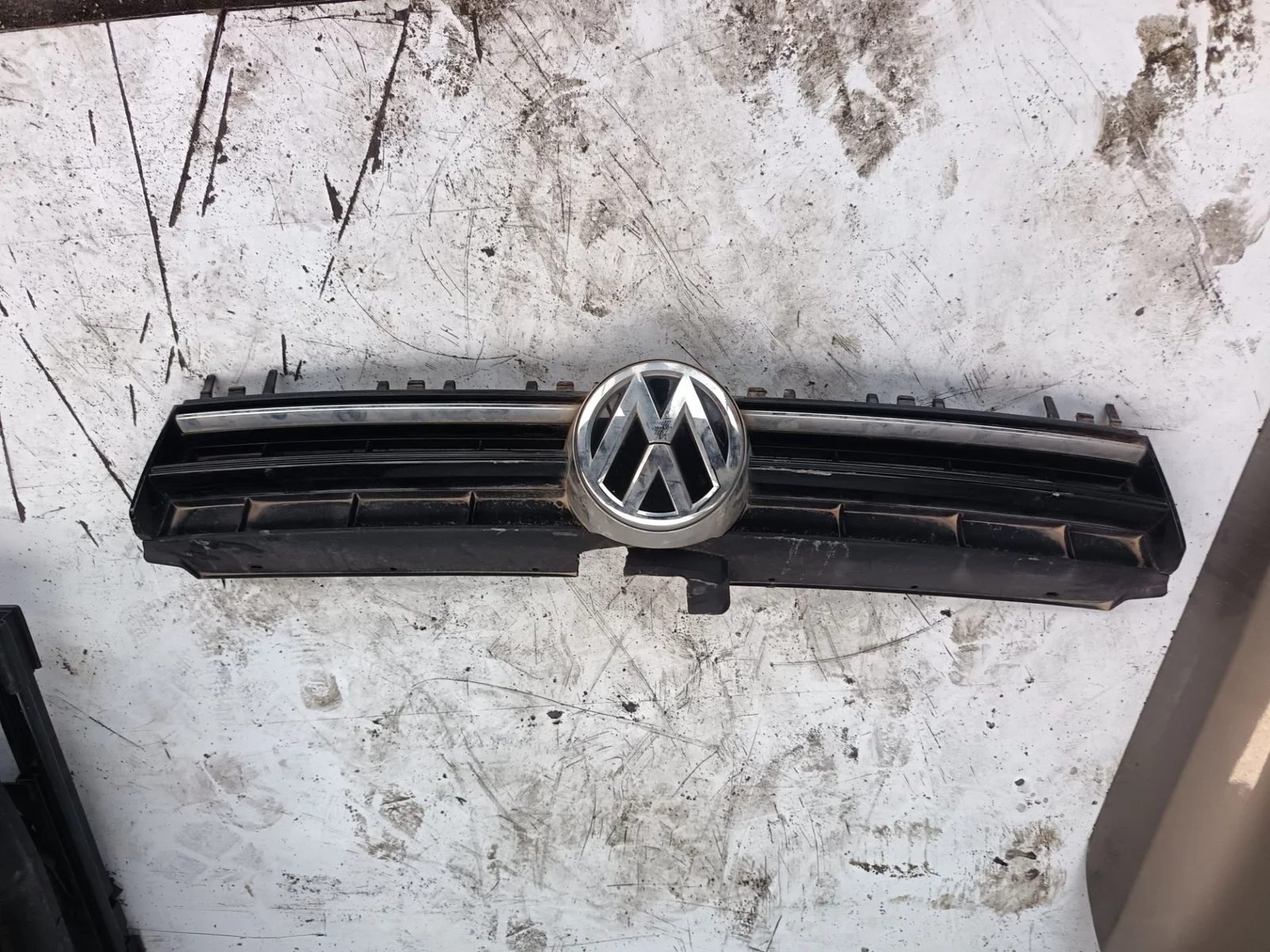Foto de REJILLA DELANTERA VOLKSWAGEN GOLF VII (5G1/BE1) 1.6 16V TDI DPF (110 CV / 81 KW)