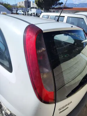 Foto de PILOTO TRASERO IZQUIERDO OPEL CORSA C 1.4 16V (90 CV / 66 KW) referencia 9196363 foto 2