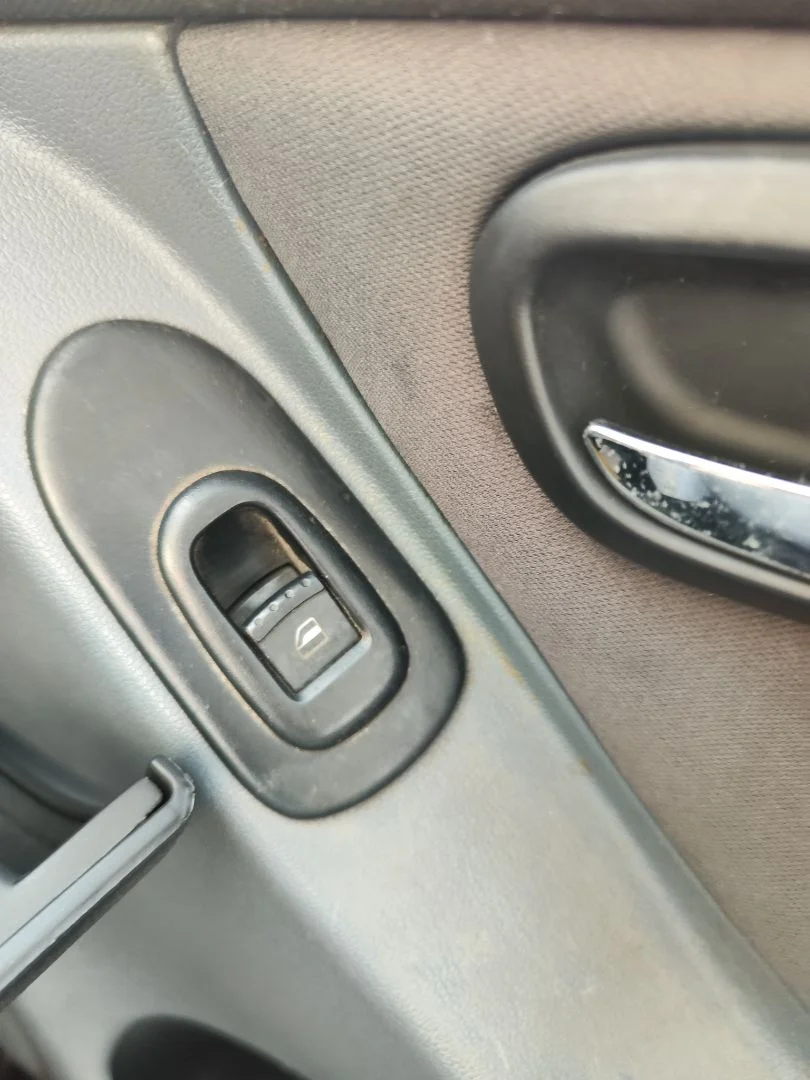 Foto de MANDO ELEVALUNAS DELANTERO DERECHO SEAT LEON (1M1) 1.6 (101 CV / 74 KW)