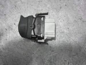 Foto de MANDO ELEVALUNAS DELANTERO DERECHO RENAULT CLIO II FASE II (B/CB0) 1.5 dCi Diesel (82 CV / 60 KW) referencia 26488 foto 4