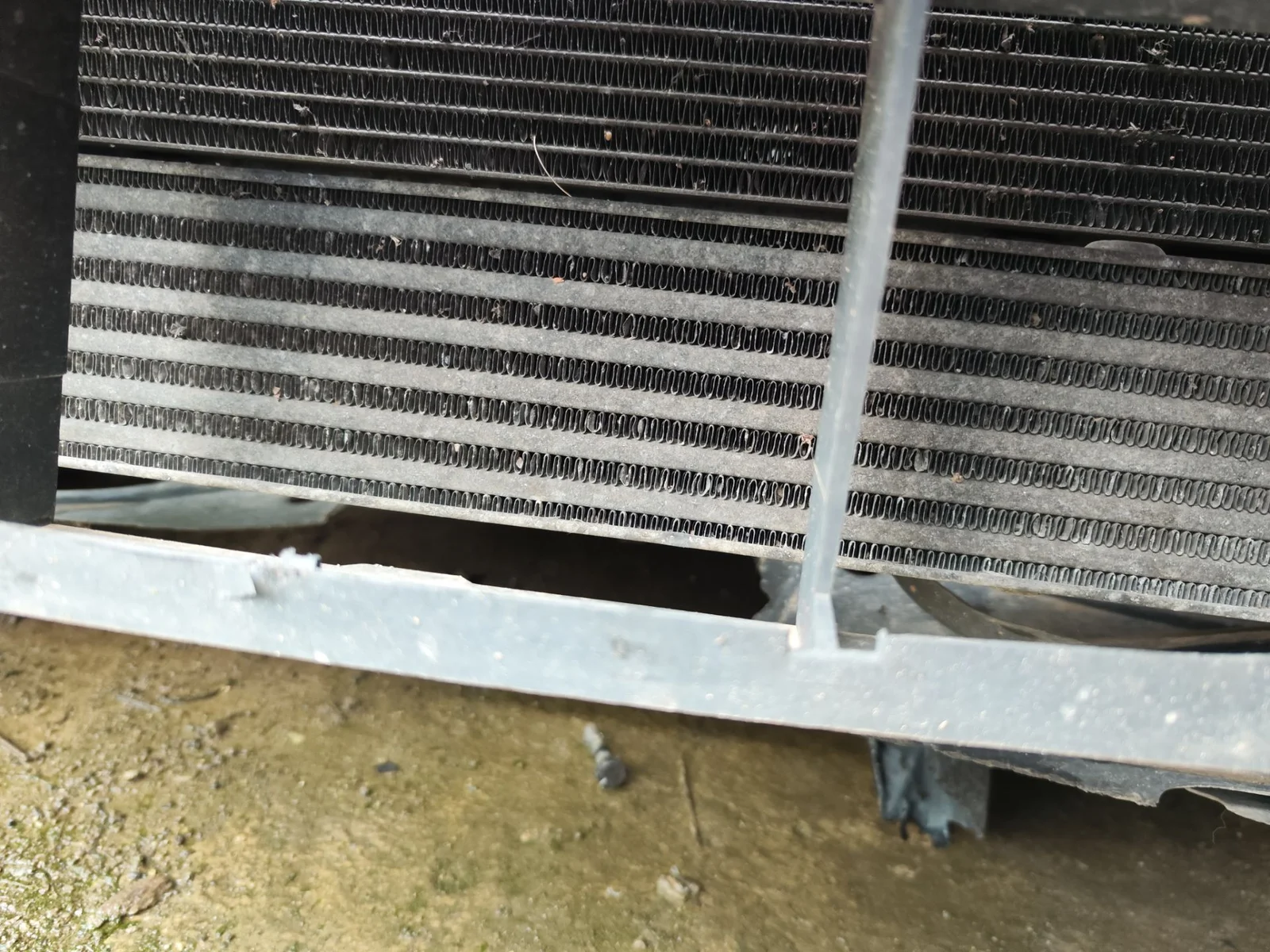 Foto de INTERCOOLER BMW SERIE 3 BERLINA (E90) 2.0 Turbodiesel CAT (143 CV / 105 KW)