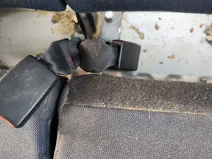 Foto de ENGANCHE CINTURON TRASERO IZQUIERDO CITROEN C3 1.4  (73 CV / 54 KW)