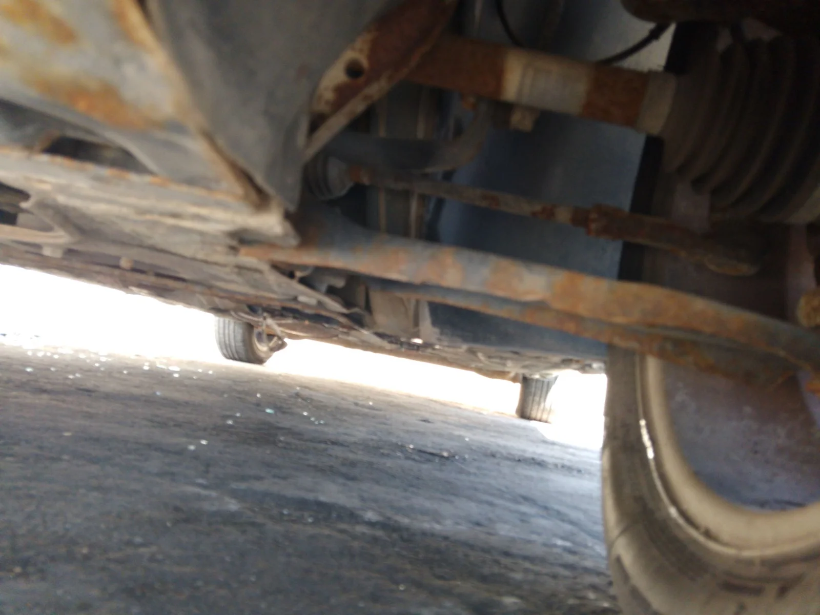 Foto de BRAZO SUSPENSION DELANTERO DERECHO RENAULT CLIO III 1.4 16V (98 CV / 72 KW)