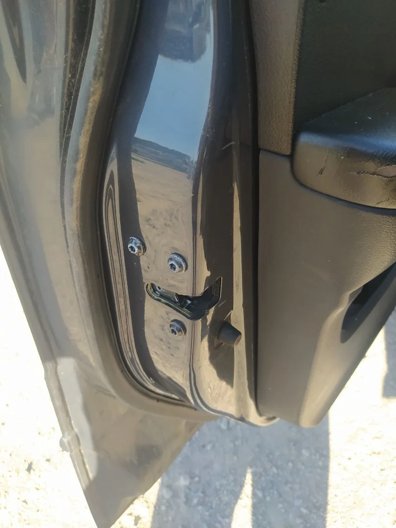 Foto de CERRADURA PUERTA DELANTERA IZQUIERDA SSANGYONG ACTYON 2.0 TD CAT (141 CV / 104 KW)