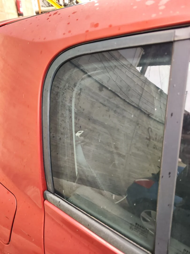 Foto de LUNA CUSTODIA TRASERA DERECHA RENAULT MEGANE II BERLINA 5P 1.5 dCi Diesel (106 CV / 78 KW)