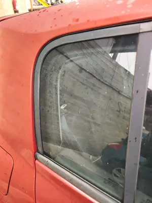 Foto de LUNA CUSTODIA TRASERA DERECHA RENAULT MEGANE II BERLINA 5P 1.5 dCi Diesel (106 CV / 78 KW)