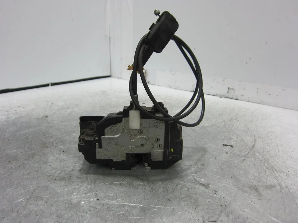 Foto de CERRADURA PUERTA DELANTERA DERECHA NISSAN MICRA (K12E) referencia 80500AX61A