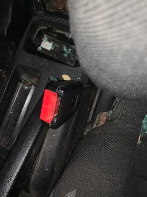 Foto de ENGANCHE CINTURON DELANTERO IZQUIERDO VOLKSWAGEN GOLF IV BERLINA (1J1)(10.1997) 1.9 TDI (101 CV / 74 KW)