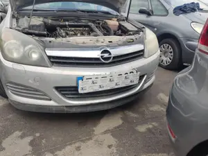 Foto de PARAGOLPES DELANTERO OPEL ASTRA H GTC 1.3 16V CDTI CAT (Z 13 DTH / L4I) (90 CV / 66 KW)
