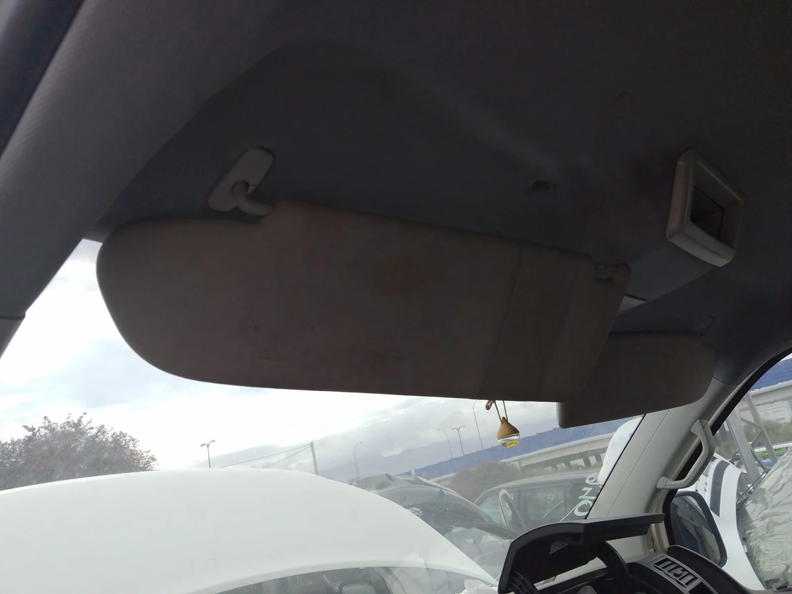 Foto de PARASOL IZQUIERDO VOLKSWAGEN T5 TRANSPORTER FURGÓN/COMBI (7H) 1.9 TDI CAT (AXB) (105 CV / 77 KW)