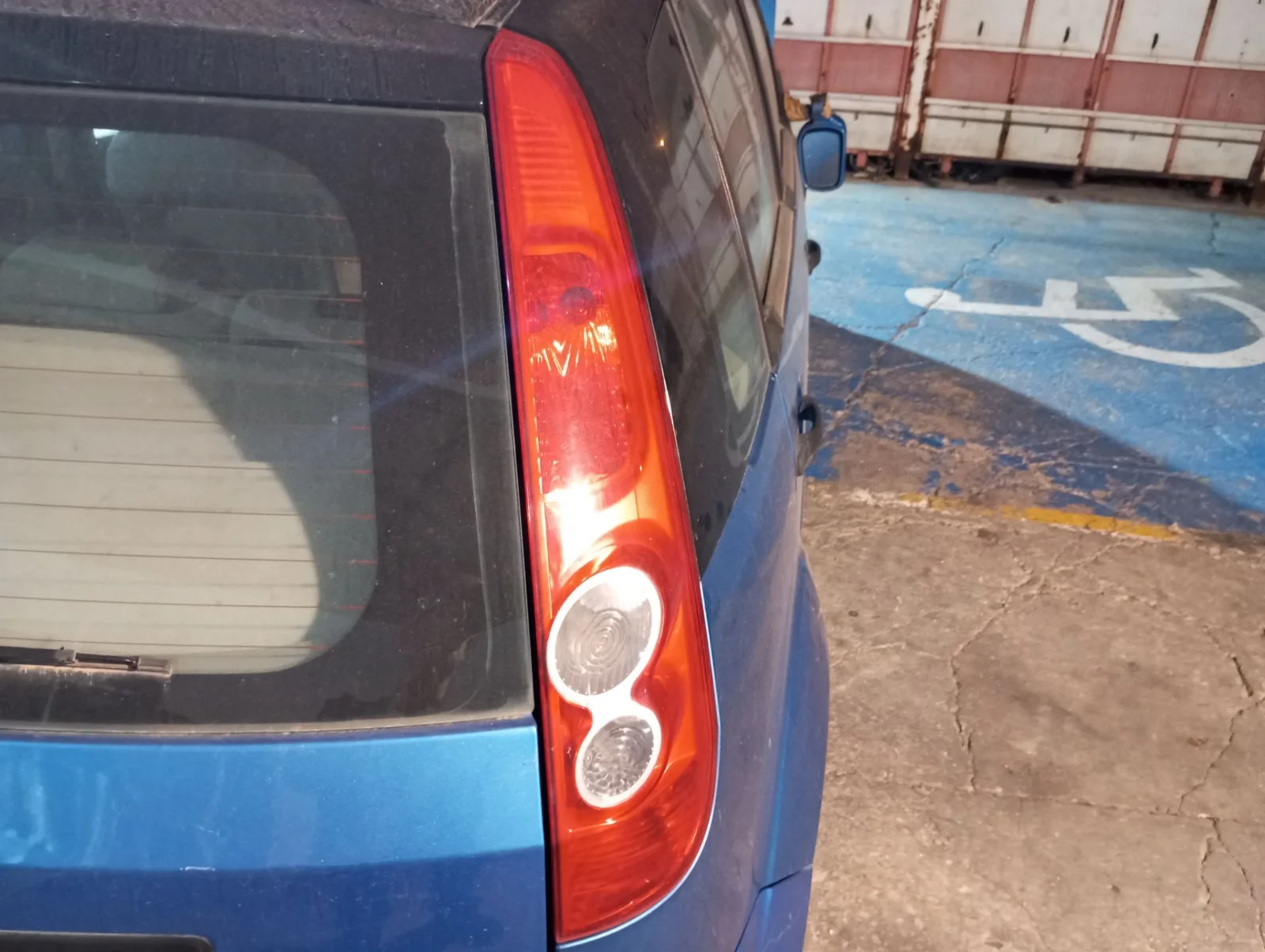 Foto de PILOTO TRASERO DERECHO FORD FIESTA (CBK) 1.4 TDCi CAT (68 CV / 50 KW) referencia 1324563