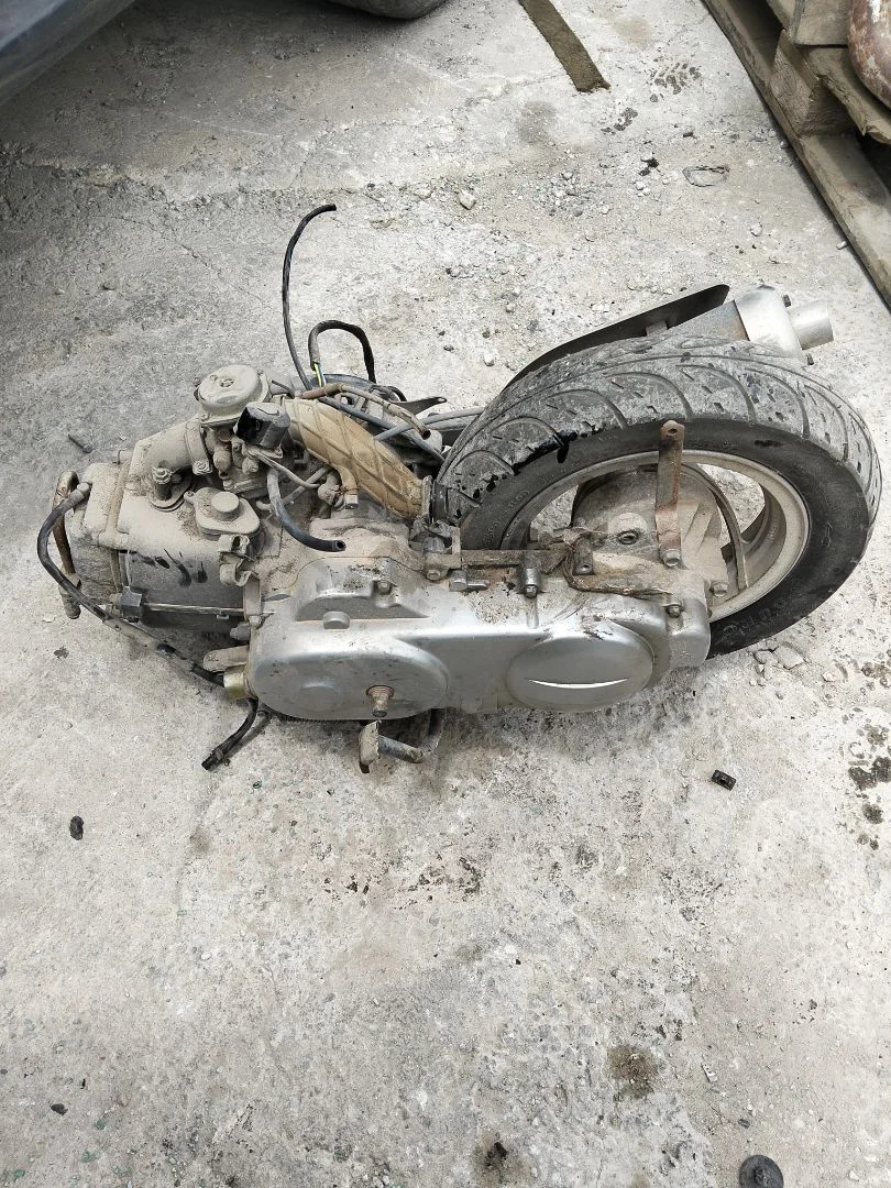 Foto de MOTOR COMPLETO PEUGEOT V-CLIC 50 cm3 - 2.1 kW (0 CV / 0 KW)