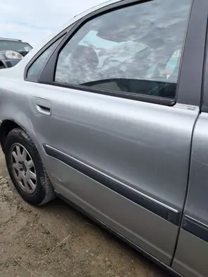 Foto de PUERTA TRASERA DERECHA VOLVO S80 BERLINA 2.4 CAT (140 CV / 103 KW)