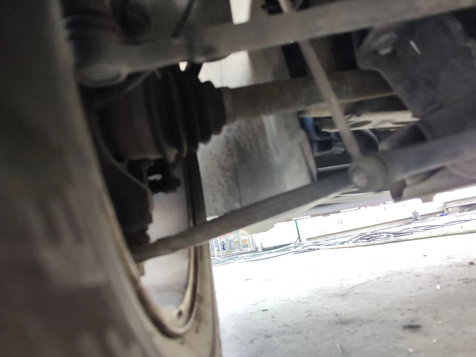 Foto de BRAZO SUSPENSION DELANTERO IZQUIERDO PEUGEOT 307 (S1)(04.2001) 1.6 16V CAT (109 CV / 80 KW)