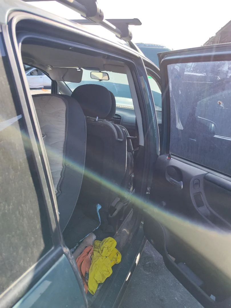 Foto de GOMAS CONTORNO PUERTA OPEL ZAFIRA A 2.0 DTI (101 CV / 74 KW)