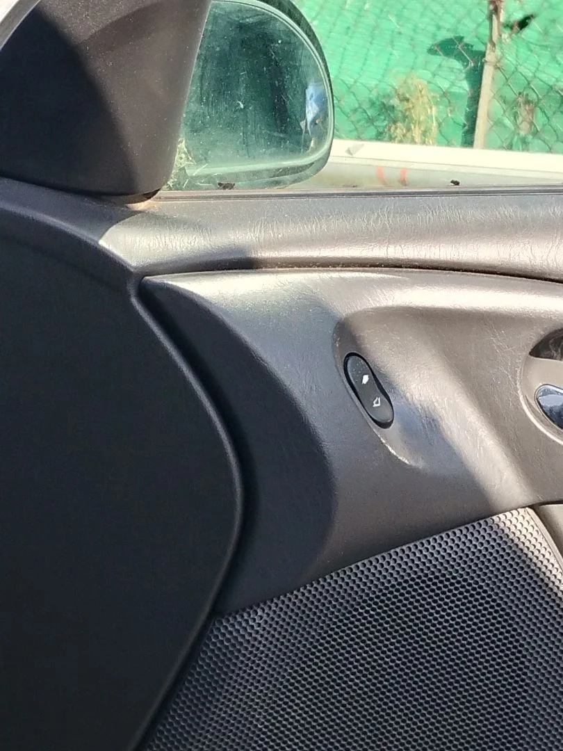Foto de MANDO ELEVALUNAS DELANTERO DERECHO FORD FOCUS BERLINA (CAK) 1.6 16V CAT (101 CV / 74 KW)