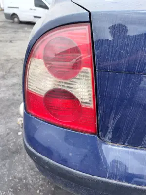 Foto de PILOTO TRASERO IZQUIERDO VOLKSWAGEN PASSAT BERLINA (3B3) 1.9 TDI (131 CV / 96 KW) referencia 3B5945095AE