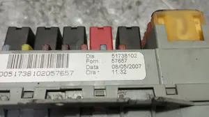 Foto de CAJA RELES / FUSIBLES FIAT CROMA (194) 1.9 8V JTD CAT (939A1000 / 192A8000) (120 CV / 88 KW) referencia 51738102 foto 4