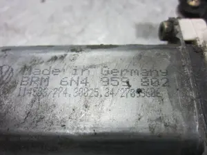 Foto de MOTOR ELEVALUNAS DELANTERO DERECHO LAND ROVER FREELANDER (LN)(01.1998) 1.8 CAT (120 CV / 88 KW) referencia 6N4959802 foto 4