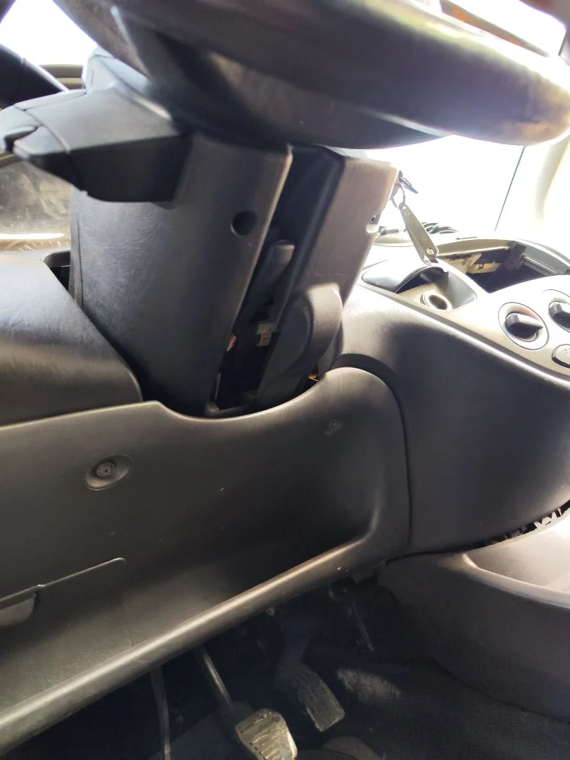 Foto de COLUMNA DIRECCION FORD FOCUS FAMILIAR (CAK) 1.8 TDCi Turbodiesel CAT (116 CV / 85 KW)