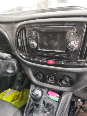 Foto de SISTEMA AUDIO / RADIO CD FIAT II DOBLÒ (263) CARGO 1.6 JTDM 16V CAT (105 CV / 77 KW)