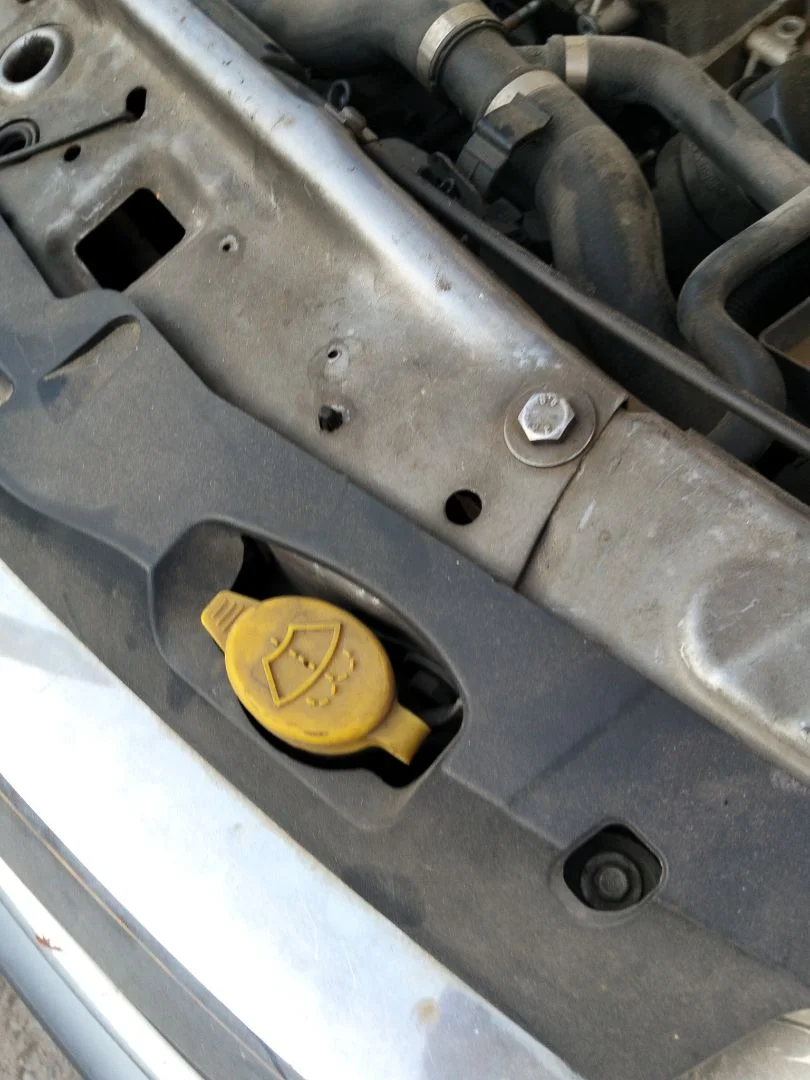 Foto de DEPOSITO LIMPIA OPEL ASTRA H BERLINA