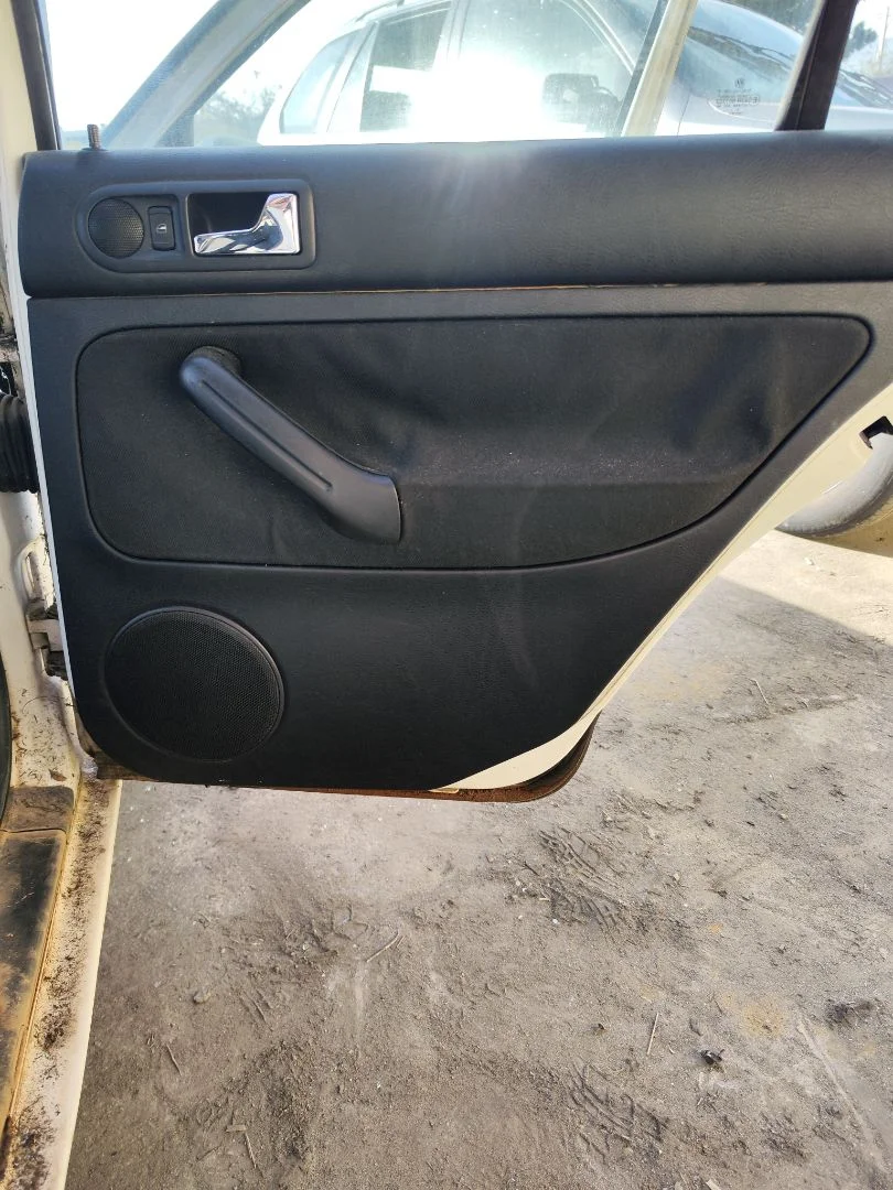 Foto de GUARNECIDO PUERTA TRASERA DERECHA VOLKSWAGEN GOLF IV BERLINA (1J1)(10.1997) 2.0 (116 CV / 85 KW)