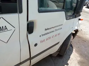 Foto de PUERTA DELANTERA DERECHA FORD TRANSIT CAJA ABIERTA (FY) 2.4 TDE CAT (125 CV / 92 KW) foto 2