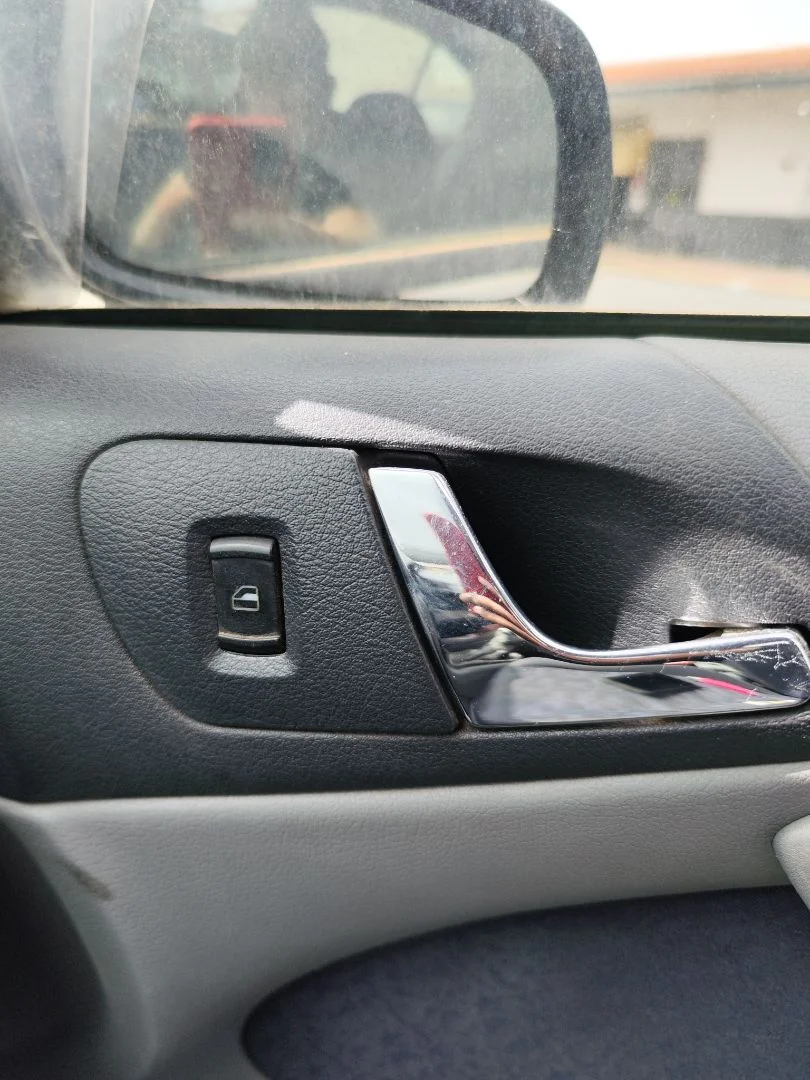 Foto de MANDO ELEVALUNAS DELANTERO DERECHO SKODA OCTAVIA BERLINA (1U2) 1.9 TDI (90 CV / 66 KW) referencia 1U1867186C