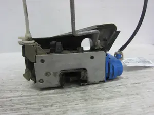 Foto de CERRADURA PUERTA TRASERA DERECHA AUDI A3 (8L) 1.9 TDI (110 CV / 81 KW) referencia 400185 foto 2