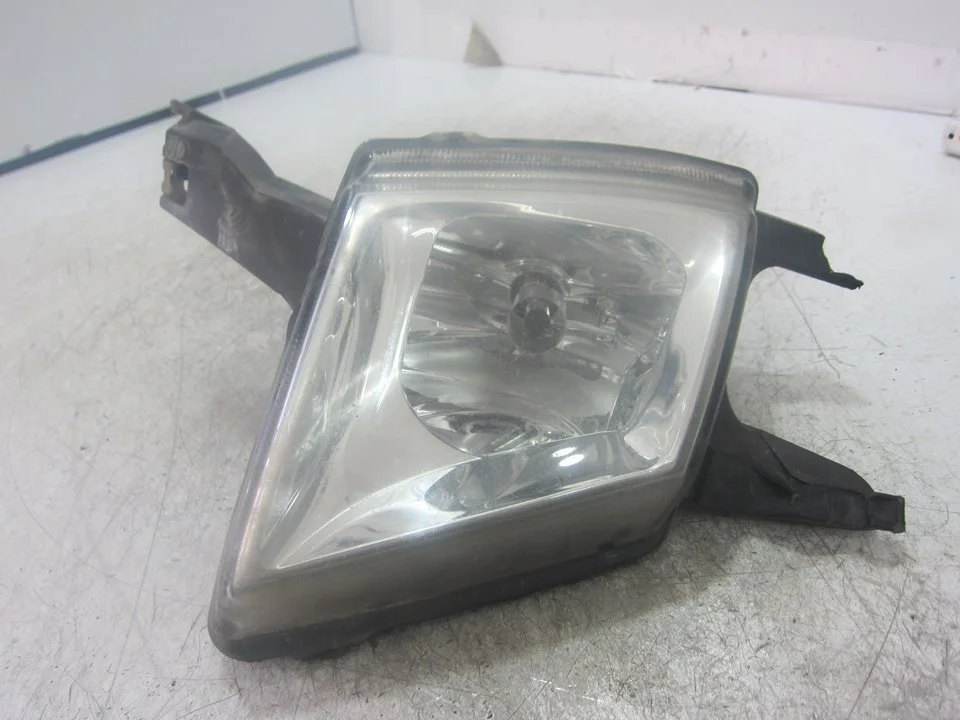 Foto de FARO ANTINIEBLA DERECHO PEUGEOT 407 1.6 HDi FAP CAT (9HZ / DV6TED4) (109 CV / 80 KW) referencia 42161748