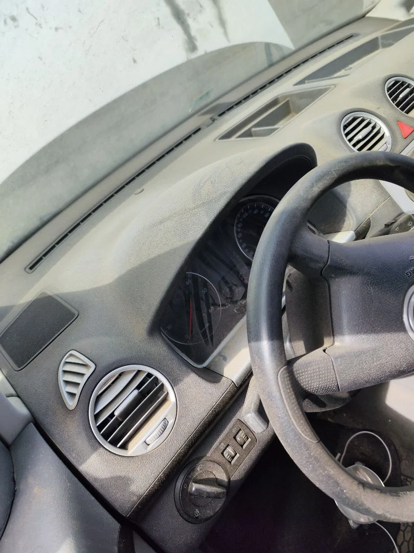 Foto de SALPICADERO VOLKSWAGEN CADDY (2K)(02.2004) 1.9 TDI (BSU) (75 CV / 55 KW)