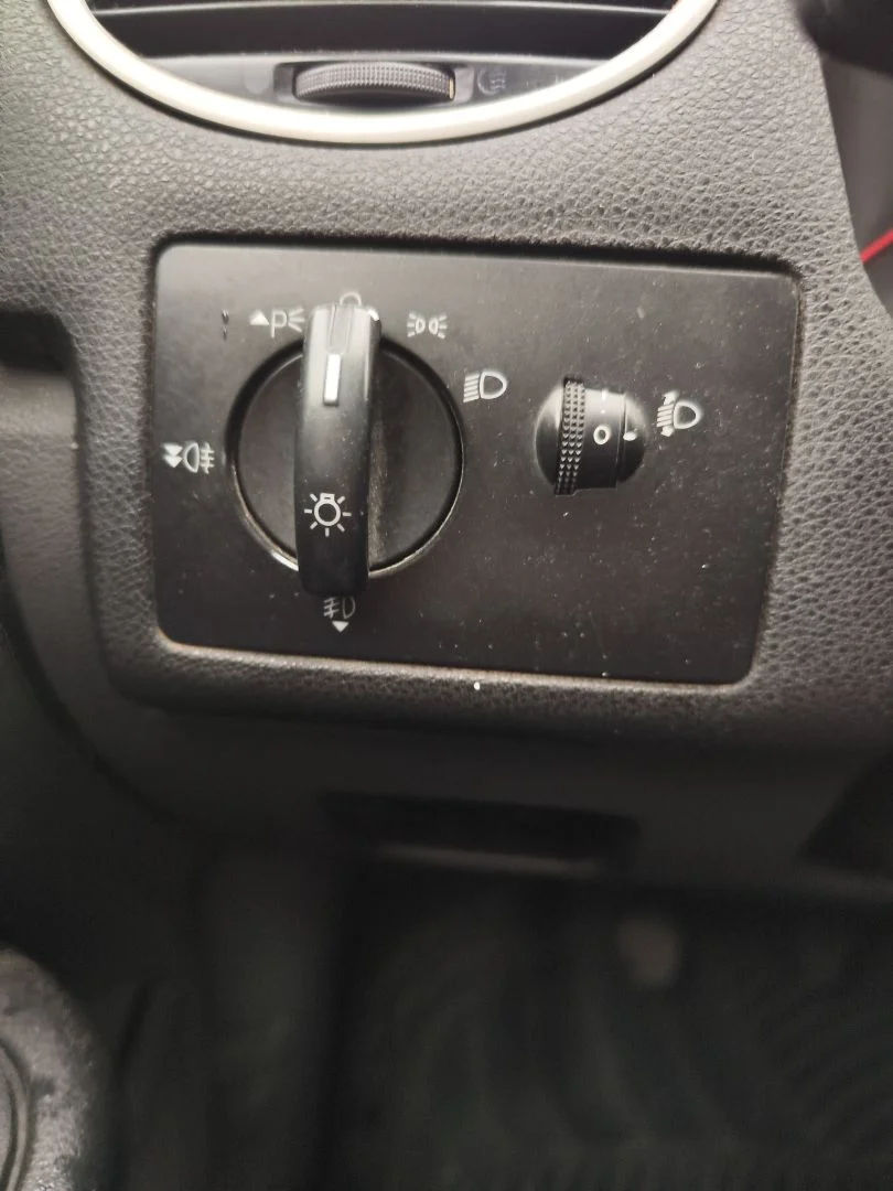 Foto de MANDO LUCES FORD FOCUS BERLINA (CAP) 1.6 TDCi CAT (90 CV / 66 KW)