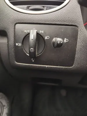 Foto de MANDO LUCES FORD FOCUS BERLINA (CAP) 1.6 TDCi CAT (90 CV / 66 KW)