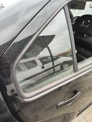 Foto de LUNA CUSTODIA TRASERA DERECHA VOLKSWAGEN BORA BERLINA (1J2)(1998) 1.9 TDI (110 CV / 81 KW)