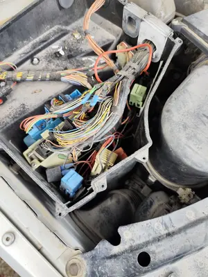 Foto de CAJA RELES / FUSIBLES LAND ROVER RANGE ROVER (LM) 4.4 V8 CAT (306 CV / 225 KW)