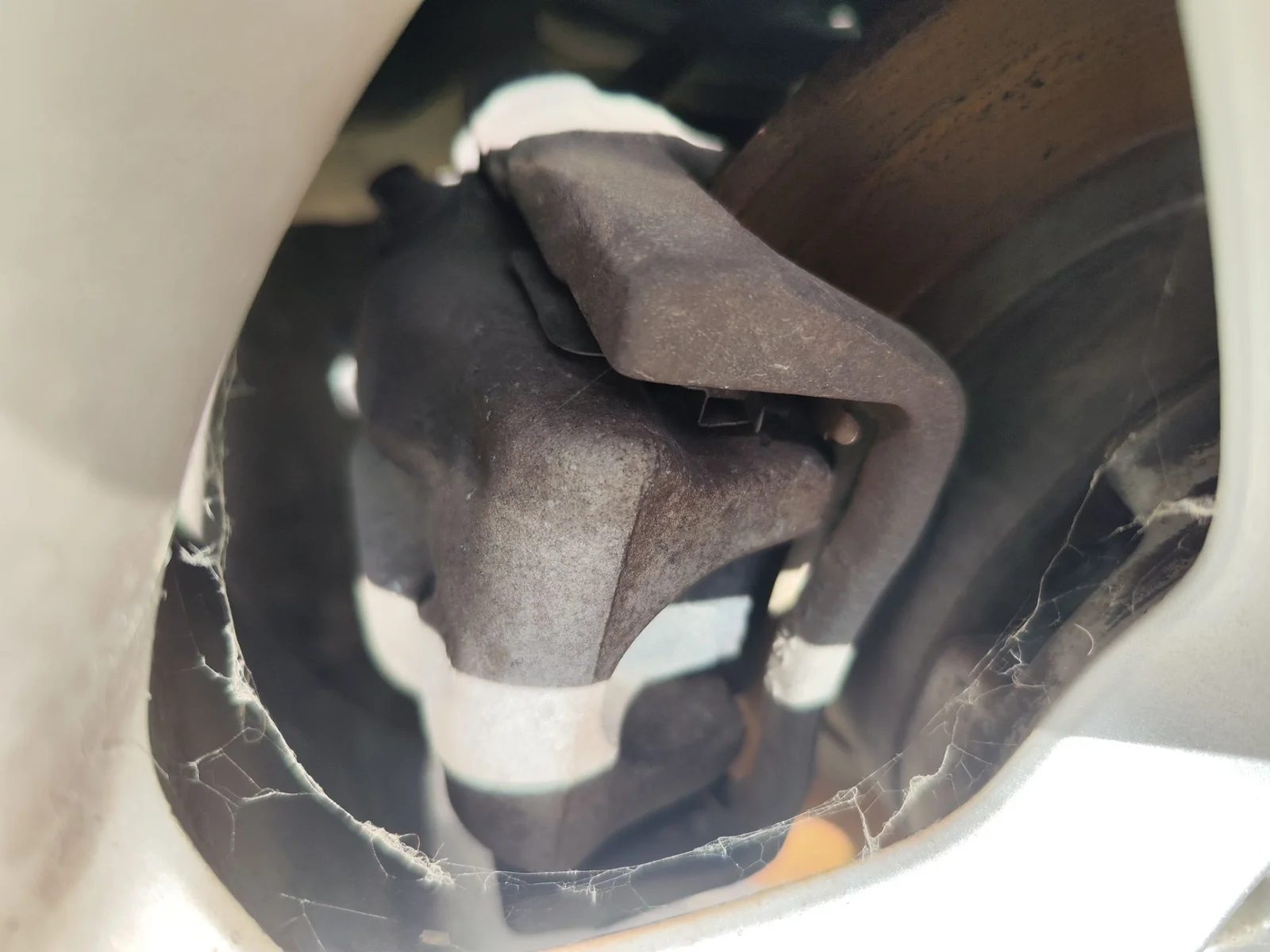 Foto de PINZA DE FRENO TRASERA DERECHA OPEL ASTRA H GTC 1.7 16V CDTI (101 CV / 74 KW)
