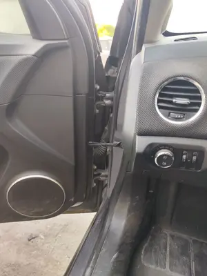 Foto de RETENEDOR PUERTA CHEVROLET CRUZE 2.0 Diesel CAT (163 CV / 120 KW) referencia 95103842
