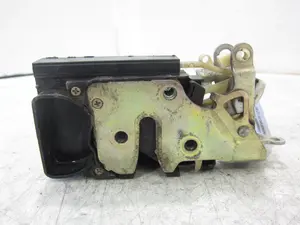 Foto de CERRADURA PUERTA DELANTERA DERECHA DAEWOO KALOS 1.2 CAT (72 CV / 53 KW)