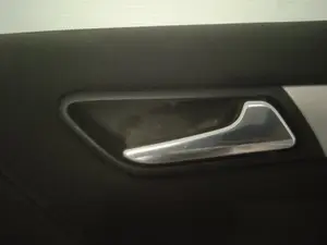 Foto de MANETA INTERIOR TRASERA DERECHA MERCEDES-BENZ CLASE B (BM 245) 2.0 CDI CAT (140 CV / 103 KW) referencia A1697601061