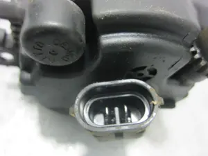 Foto de FARO ANTINIEBLA DERECHO FORD FIESTA BERLINA (DX) 1.3 CAT (60 CV / 44 KW) referencia 2N1115201AB foto 4