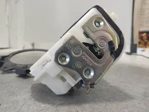Foto de CERRADURA PUERTA DELANTERA DERECHA MITSUBISHI ASX (GA0W) 1.6 CAT (117 CV / 86 KW) referencia A047218 foto 5