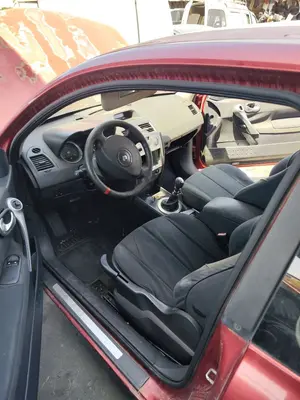 Foto de GOMAS CONTORNO PUERTA RENAULT MEGANE II BERLINA 3P 1.9 dCi Diesel (120 CV / 88 KW)