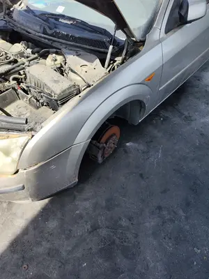 Foto de ALETA DELANTERA IZQUIERDA FORD MONDEO BERLINA (GE) 2.0 TDCi CAT (131 CV / 96 KW) referencia 1204739 foto 2