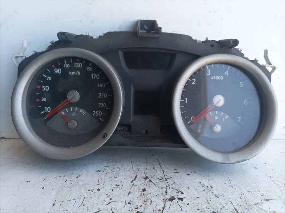 Foto de CUADRO INSTRUMENTOS RENAULT MEGANE II BERLINA 5P 2.0 (135 CV / 99 KW) referencia 8200364015