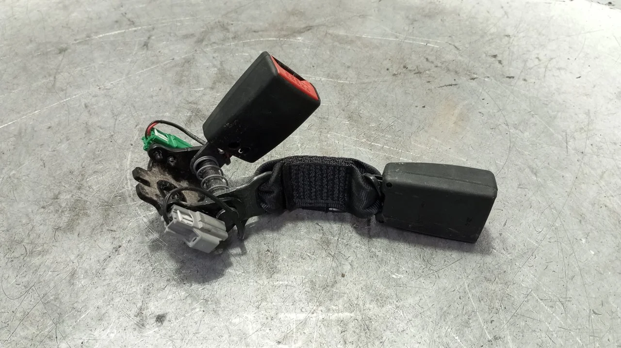 Foto de ENGANCHE CINTURON TRASERO IZQUIERDO LAND ROVER RANGE ROVER EVOQUE 2.0 Td4 CAT (150 CV / 110 KW) referencia K8D2613K21